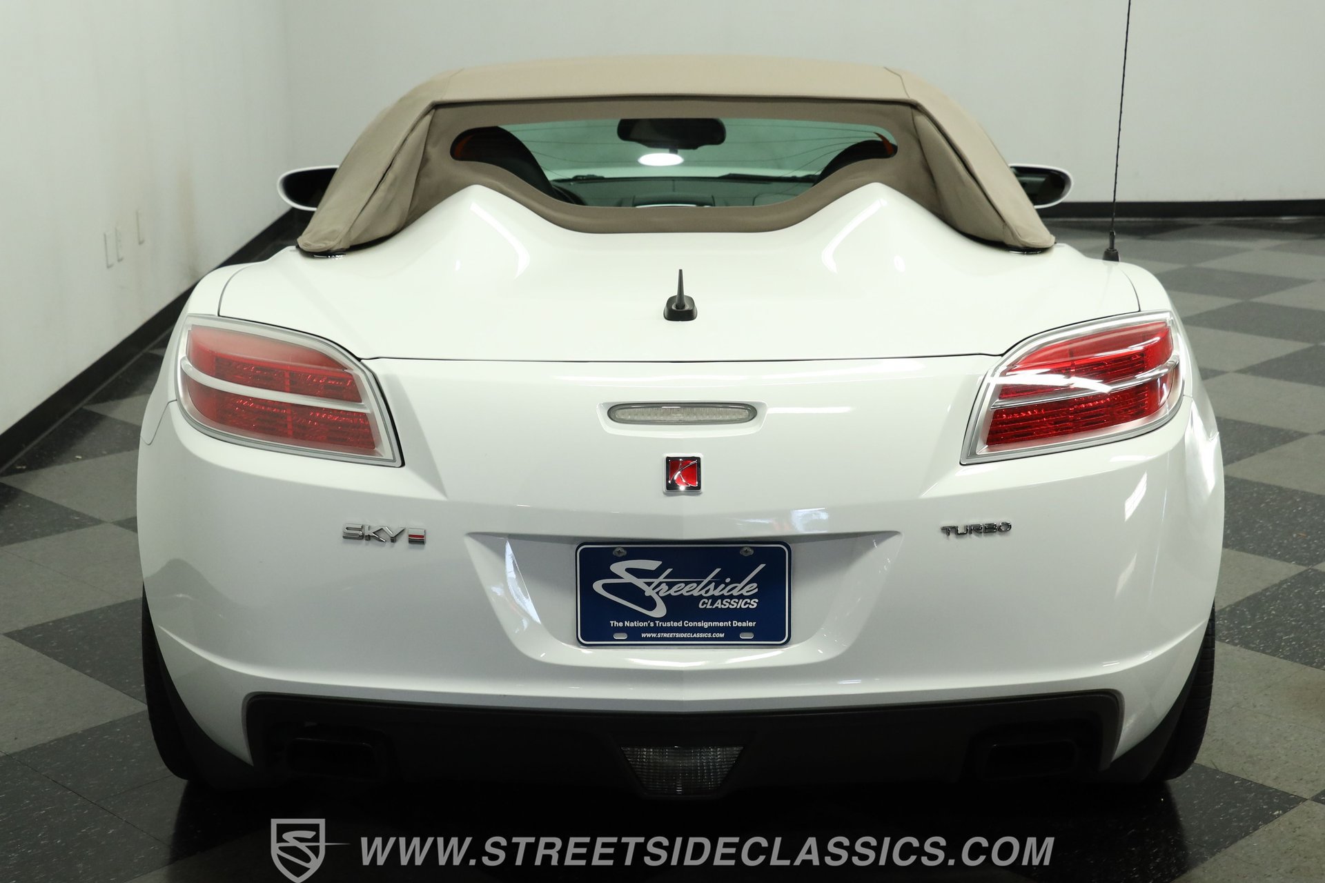 Used 2009 Saturn Sky Red Line RWD image 9