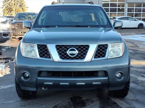 Used 2005 Nissan Pathfinder SE Off-Road image 8
