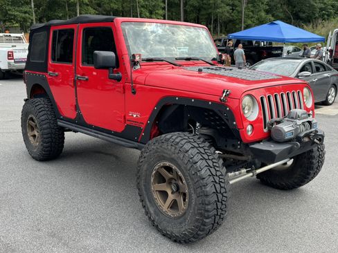 Used 2016 Jeep Wrangler Unlimited Sahara w/ Connectivity Group AWD/4WD image 3