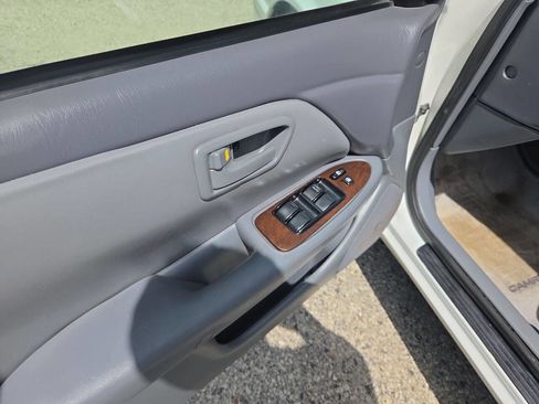Used 2000 Toyota Camry XLE FWD image 10