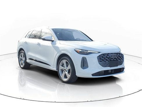 New 2025 Audi Q5 Prestige image 1