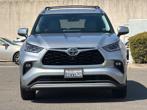 Used 2021 Toyota Highlander Platinum FWD image 10