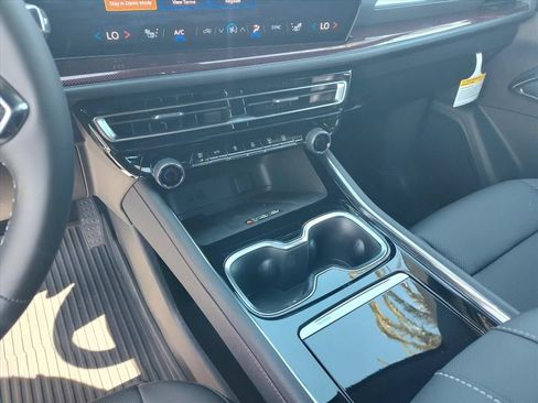 New 2026 Chevrolet Traverse Z71 w/ LPO, Floor Liner Package AWD/4WD image 13