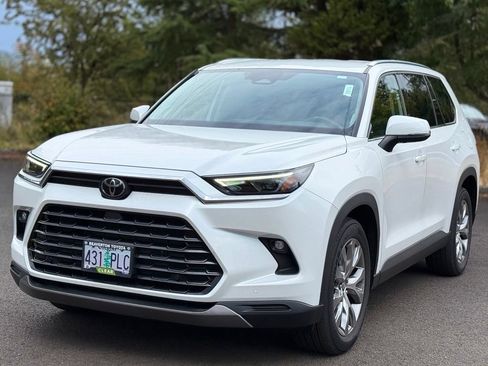 Used 2024 Toyota Grand Highlander AWD image 1