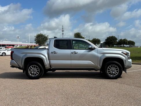 Used 2024 Toyota Tacoma Limited w/ Limited Package (LT) AWD/4WD image 5