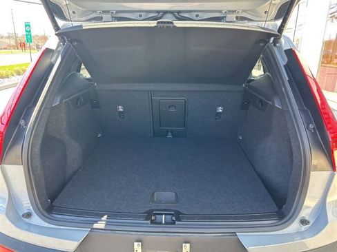 Used 2025 Volvo XC40 B5 Core AWD/4WD image 11