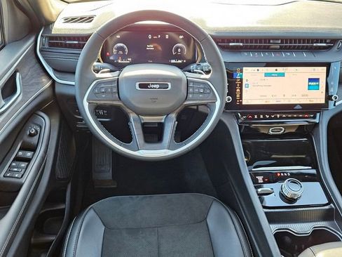 New 2026 Jeep Grand Cherokee Altitude image 5