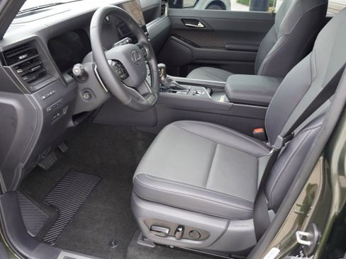 Used 2025 Lexus GX 550 AWD/4WD image 14