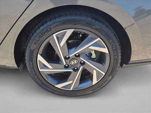 Used 2025 Hyundai Elantra SEL FWD image 9