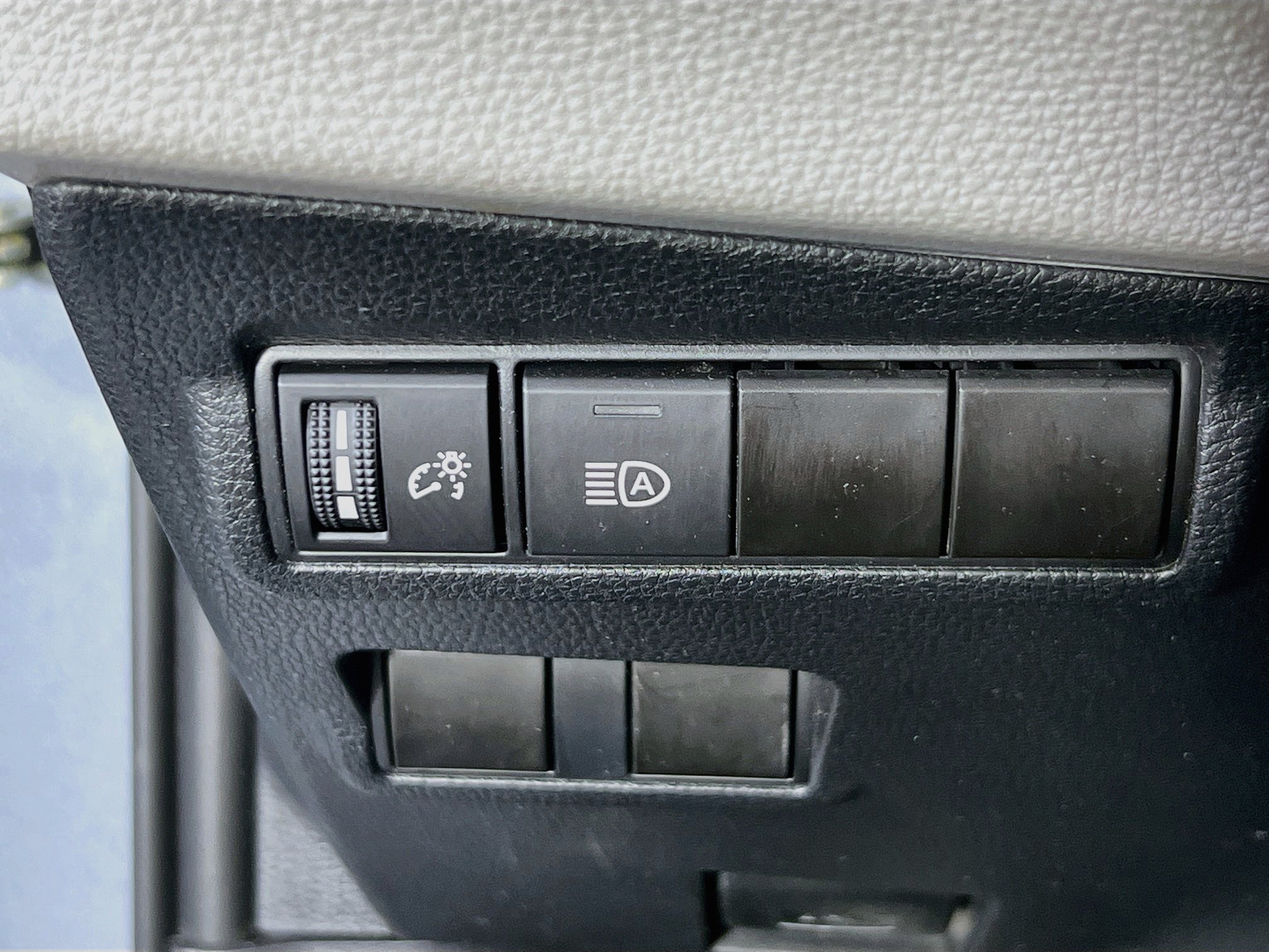 Used 2022 Toyota Corolla Cross LE AWD/4WD image 10