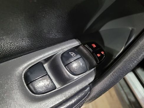 Used 2017 Nissan Rogue SV image 42