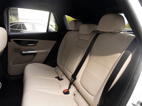 Used 2026 Mercedes-Benz GLC 300 image 19