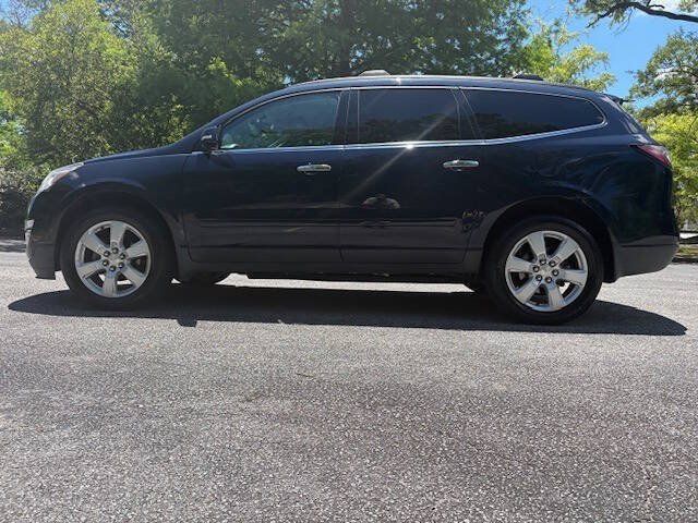 Used 2017 Chevrolet Traverse LT w/ Style and Technology Package FWD image 8