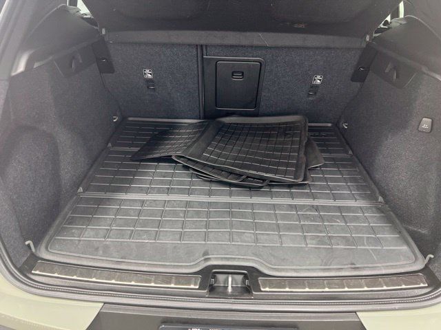 Certified 2023 Volvo XC40 B5 Ultimate w/ Protection Package Premier AWD/4WD image 9