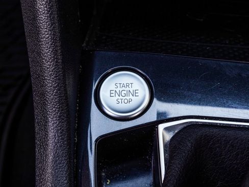 Used 2022 Volkswagen Tiguan SE R-Line image 17