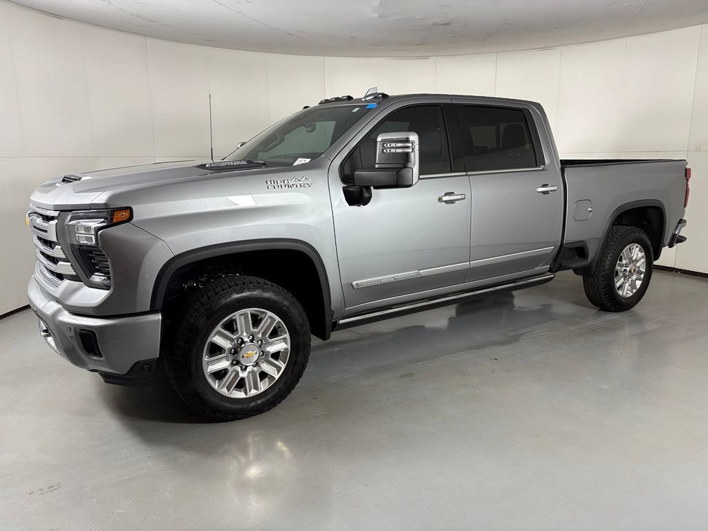 Used 2025 Chevrolet Silverado 2500 High Country w/ Technology Package AWD/4WD image 6