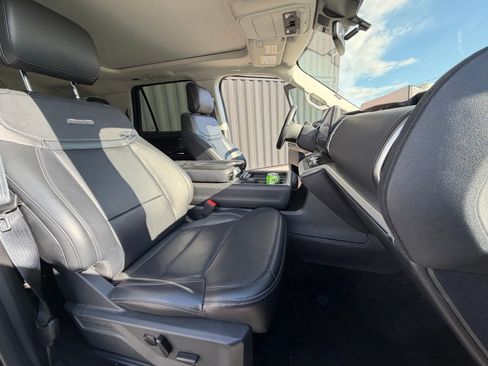 Used 2025 Ford Expedition Platinum AWD/4WD image 17