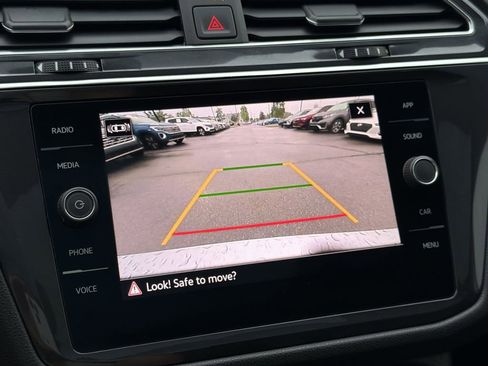 Used 2021 Volkswagen Tiguan SE R-Line FWD image 27