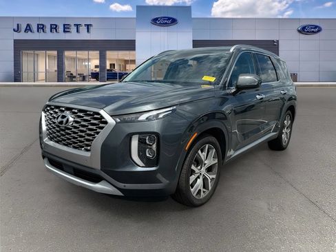 Used 2022 Hyundai Palisade SEL w/ Premium Package FWD image 2