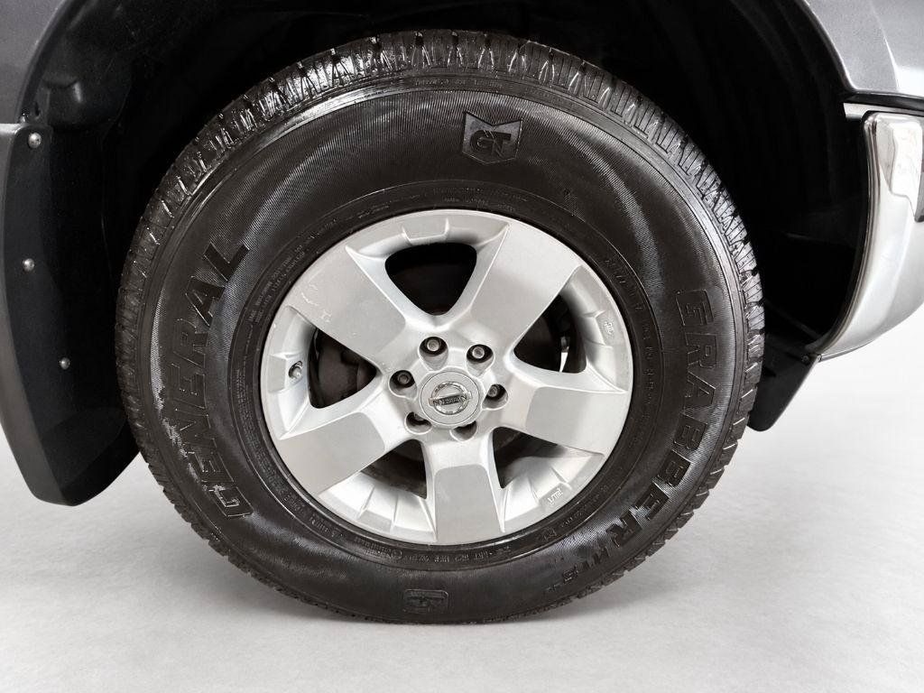 Used 2009 Nissan Frontier SE w/ SE Value Truck Pkg AWD/4WD image 19