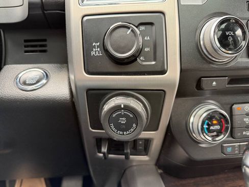Used 2017 Ford F150 Platinum w/ Equipment Group 701A Luxury AWD/4WD image 23