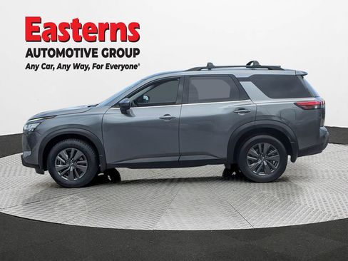 Used 2022 Nissan Pathfinder SV AWD/4WD image 3