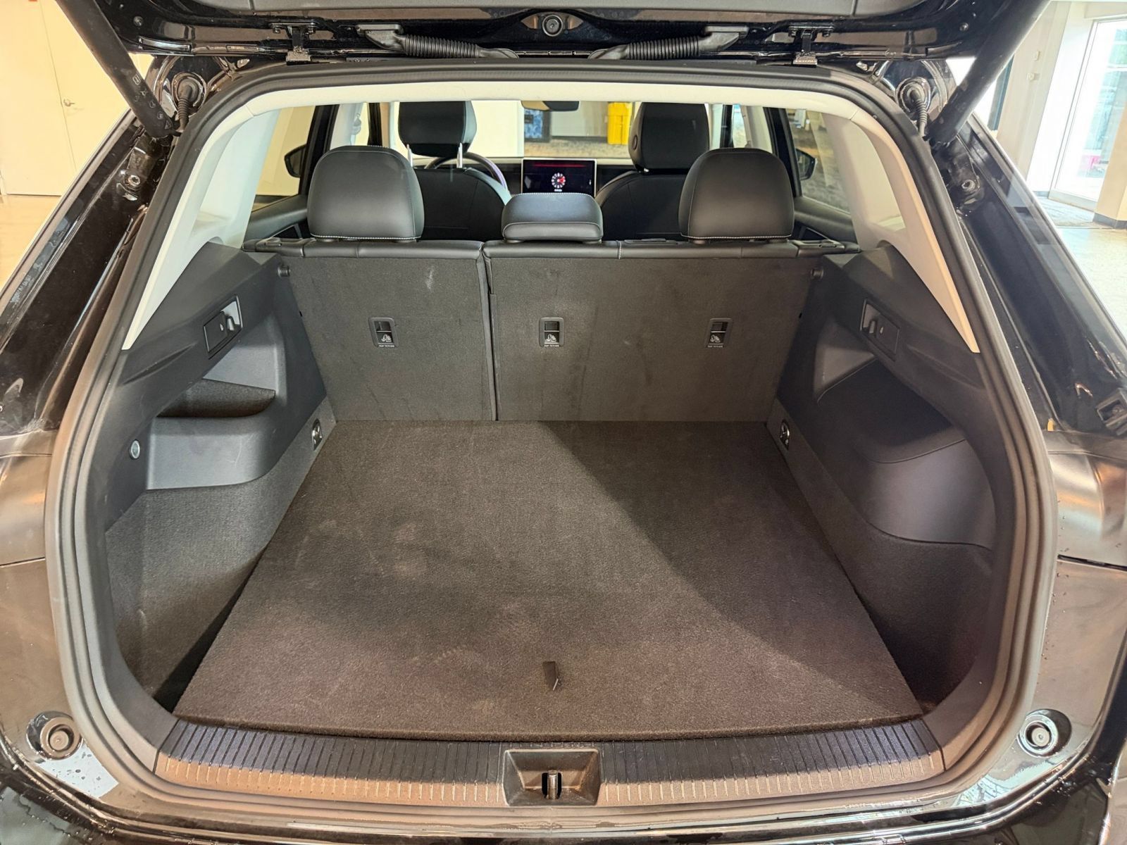 Used 2026 Volkswagen Tiguan SE FWD image 31
