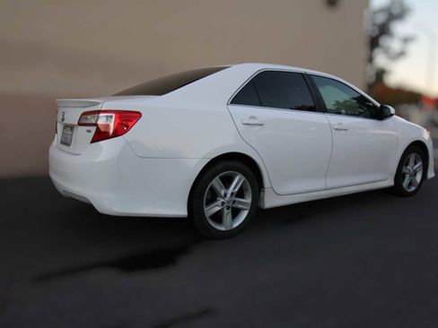 Used 2013 Toyota Camry SE image 24