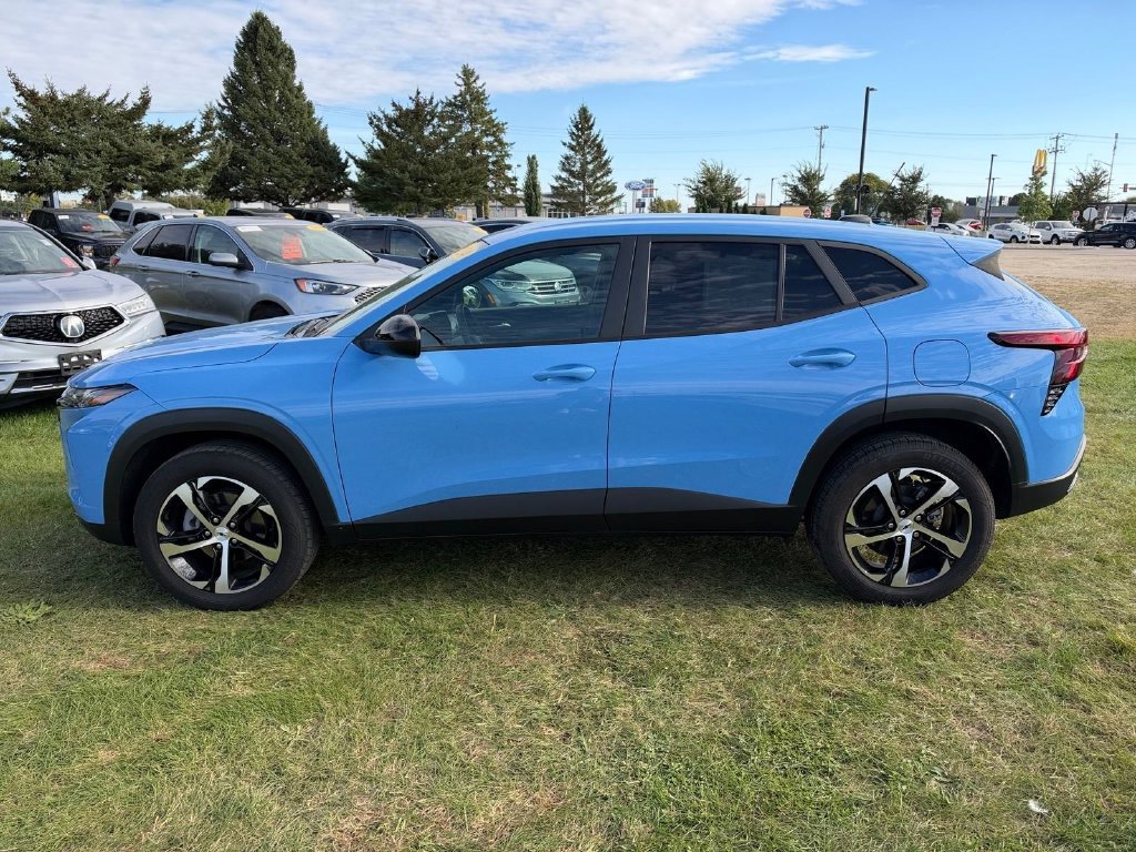 Used 2024 Chevrolet Trax RS w/ Driver Confidence Package FWD image 3