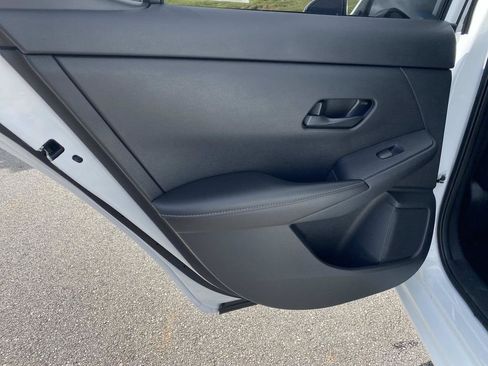 Used 2025 Nissan Sentra SV w/ All-Weather Package FWD image 12