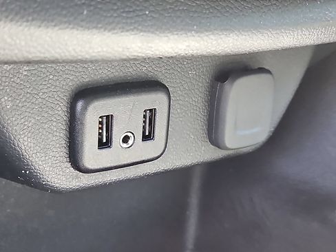 Certified 2023 Chevrolet Traverse LT FWD image 25