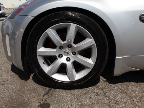 Used 2004 Nissan 350Z Touring image 17