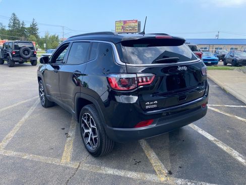 Used 2024 Jeep Compass Limited AWD/4WD image 3