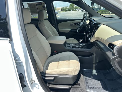 Used 2023 Chevrolet Traverse LT FWD image 35