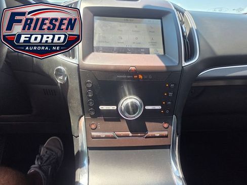 Used 2020 Ford Edge Titanium AWD/4WD image 22