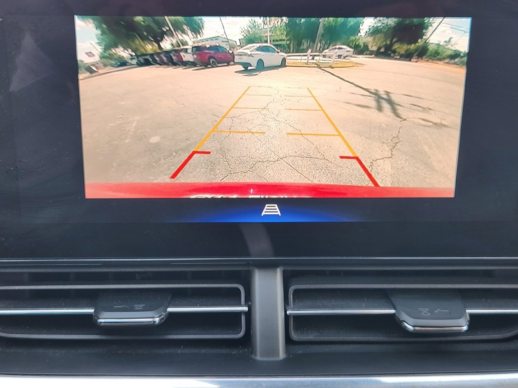 Used 2024 Chevrolet Trax LT w/ Driver Confidence Package FWD image 17