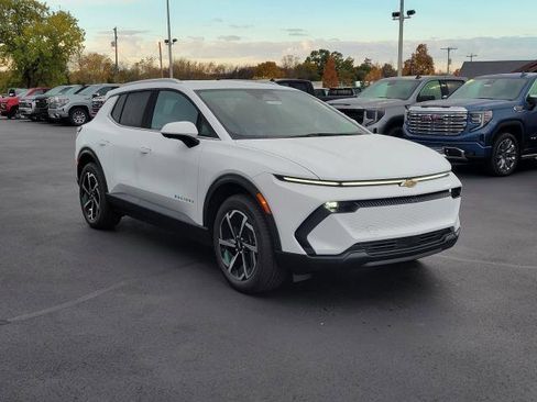 New 2026 Chevrolet Equinox EV LT image 2