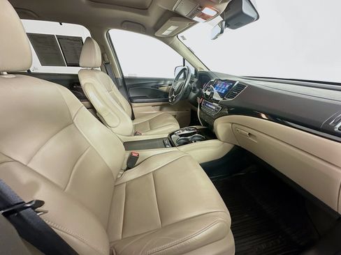 Used 2021 Honda Pilot Touring image 32