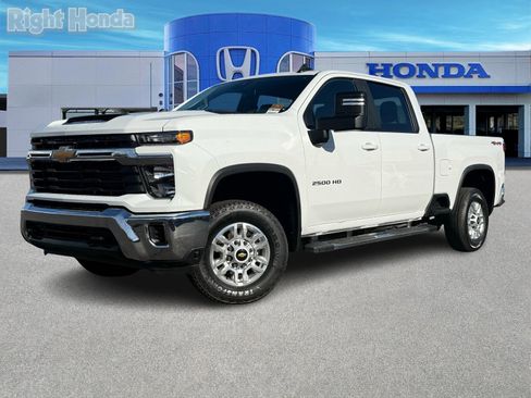 Used 2024 Chevrolet Silverado 2500 LT image 2