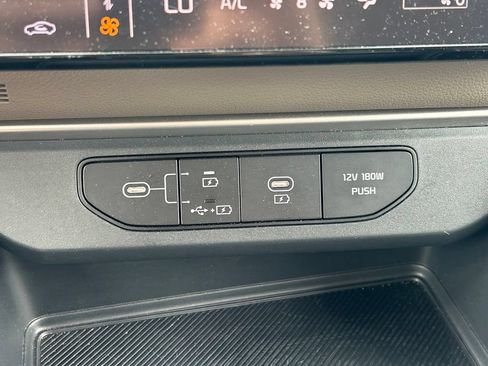 Used 2026 Kia Carnival FWD image 28