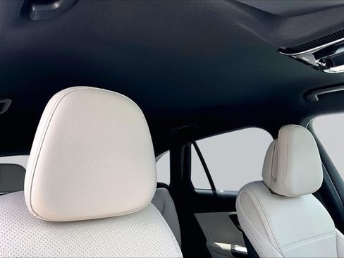 Certified 2025 Mercedes-Benz GLC 300 image 17