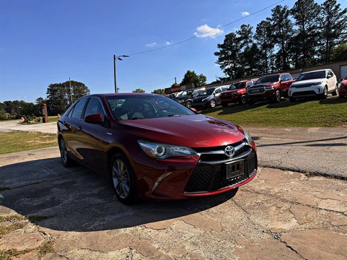 Used 2015 Toyota Camry SE w/ Moonroof Package FWD image 3