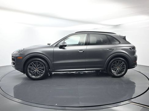 Certified 2025 Porsche Cayenne AWD/4WD image 2