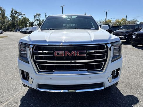 Used 2022 GMC Yukon XL SLT w/ SLT Premium Package image 8