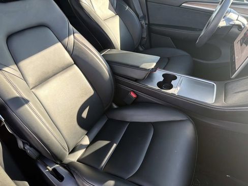 Used 2024 Tesla Model Y Long Range image 19