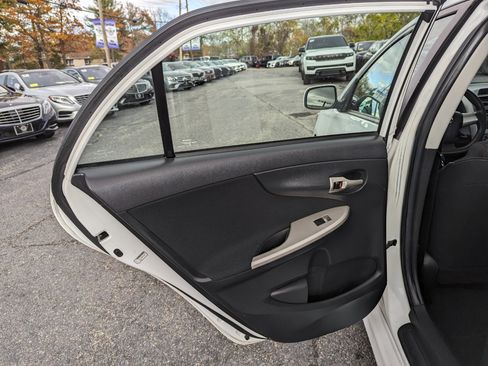 Used 2012 Toyota Corolla S image 28