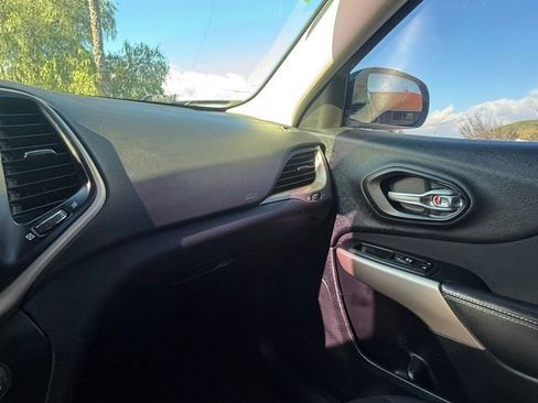 Used 2017 Jeep Cherokee Latitude image 27