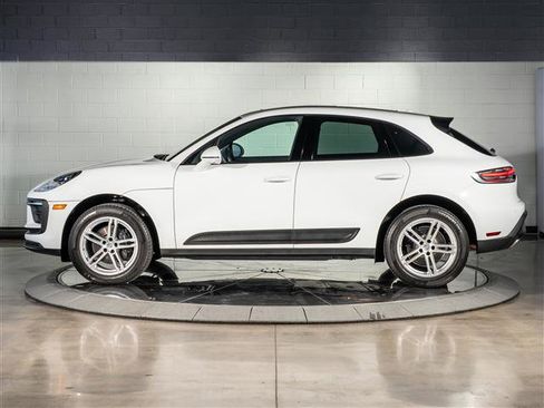 Used 2025 Porsche Macan image 2