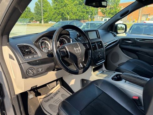 Used 2017 Dodge Grand Caravan SXT w/ Driver Convenience Group FWD image 10