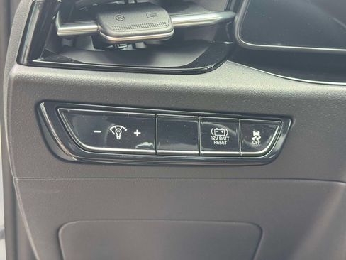 Used 2023 Kia Niro EX FWD image 18